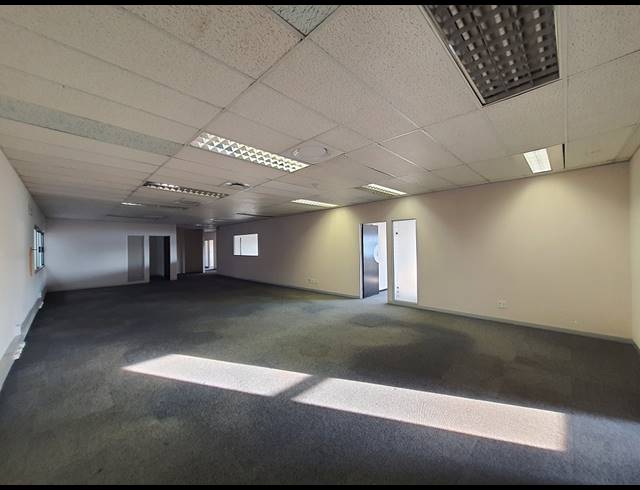 1,230.10M² OFFICE TO LET IN HALFWAY HOUSE